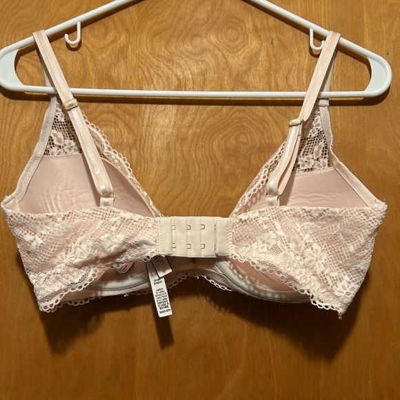 Light Pink Lace Underwire Bra with Molded Cups - Picture 2 of 6